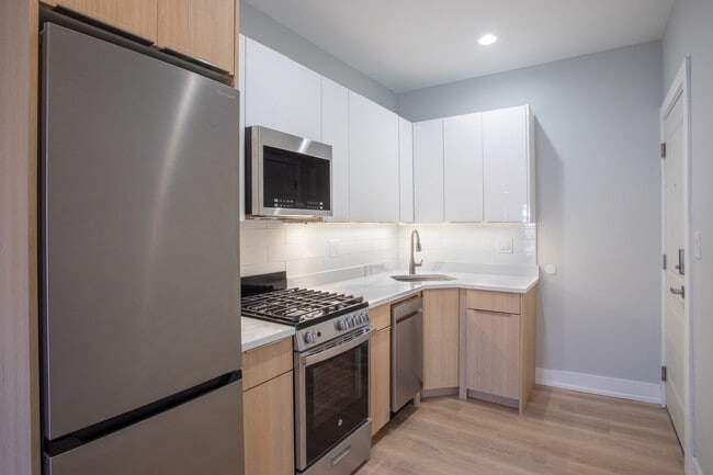 Building Photo - 1655 W Jonquil Terrace