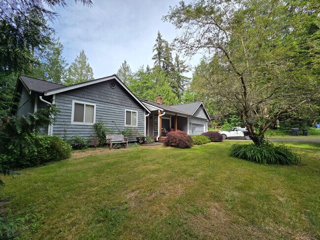 Foto del edificio - Tucked Away in Gig Harbor - 3 Bedroom + Bonus & Huge Yard. Available Now!