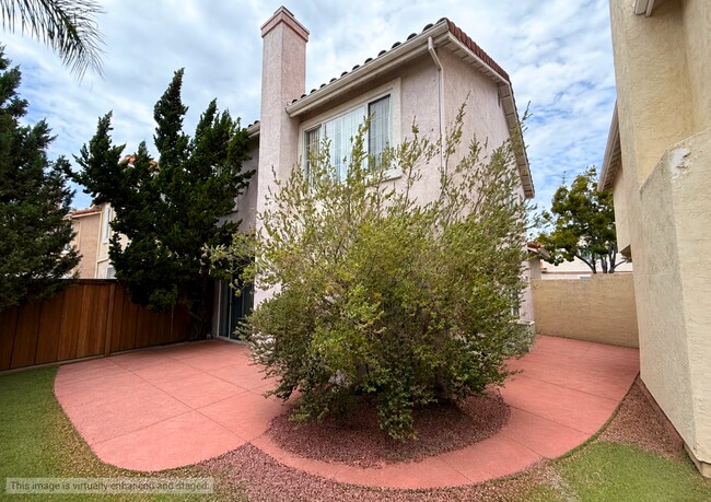 Building Photo - Updated Home with Modern Kitchen, Fireplace & Private Backyard