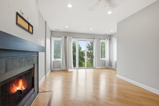 Foto del edificio - 2151 W Warren Blvd