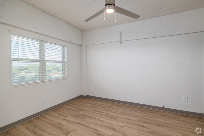 2BR, 1BA - 738SF - Dormitorio dos - Aya Tower