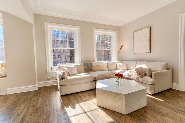 Foto del edificio - 1255 N State Pkwy