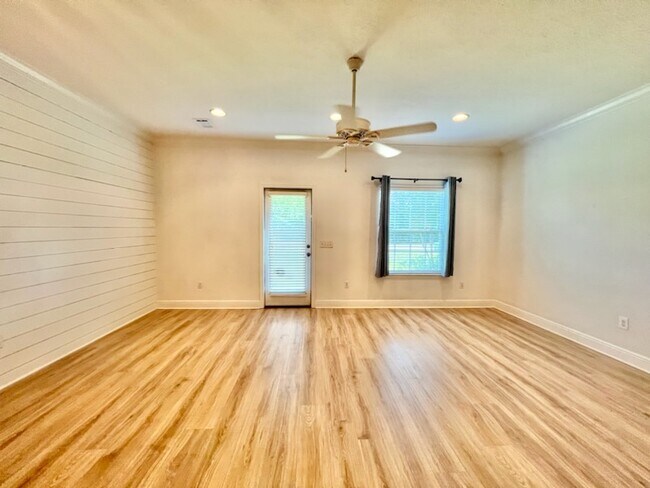 Foto del edificio - 16 W Shady Oaks Dr