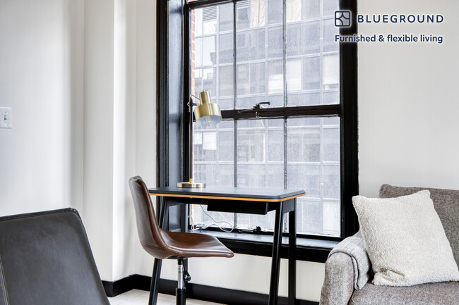 Foto del edificio - 609 S Grand Ave