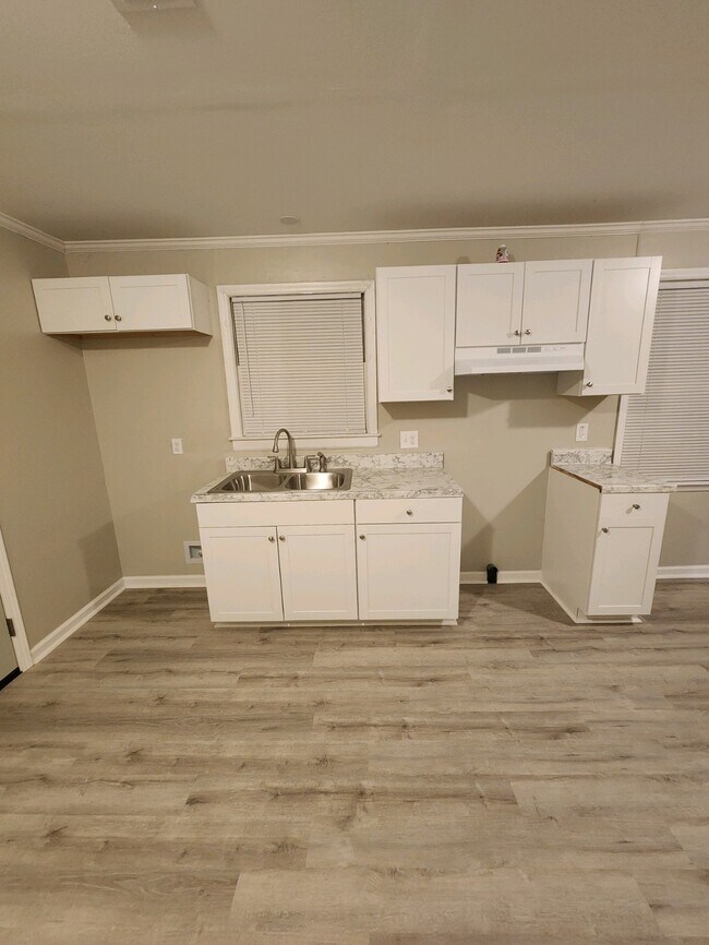 Foto del edificio - 800 Cindy Dr