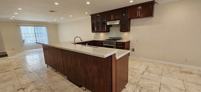 Building Photo - Bright & Modern 2-Bedroom Townhouse with H...