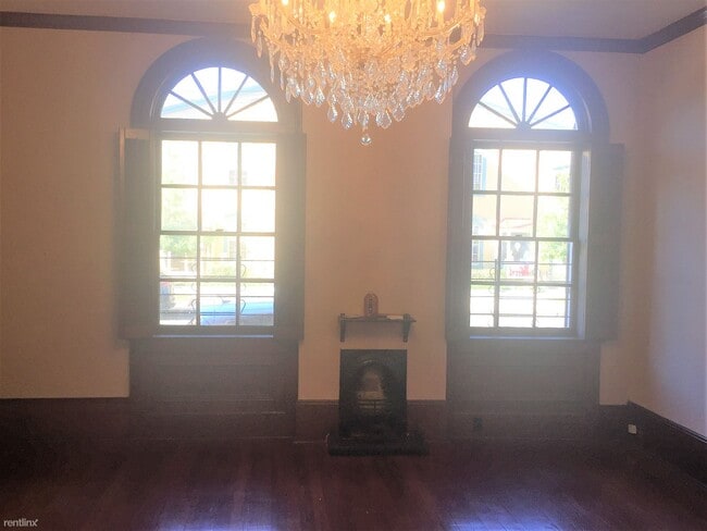 Building Photo - 1 br, 1 bath Condo - 2726 Prytania Street