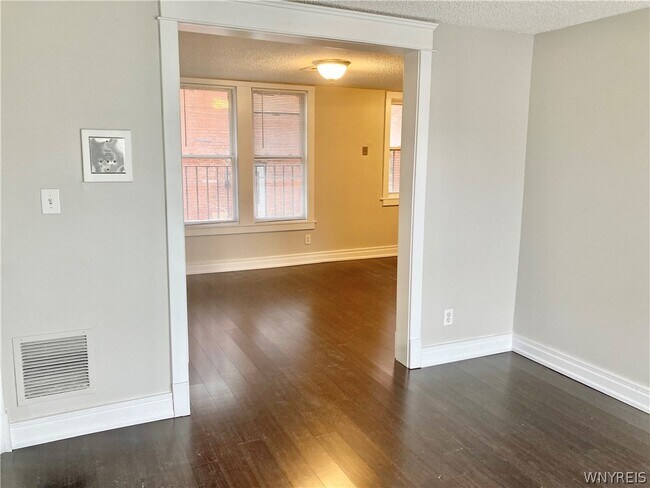 Foto del edificio - 290 S Elmwood Ave