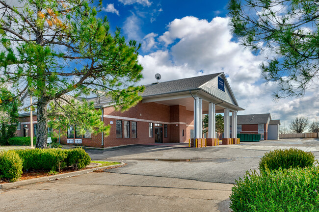 Building Photo - Avera Living - Memorial Apartments