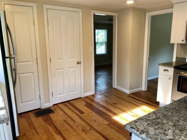 Building Photo - 260 Elm St