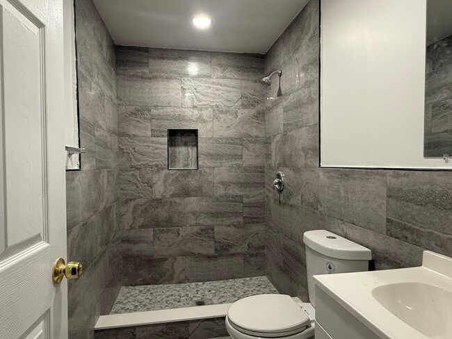 Building Photo - 242 Ophelia St