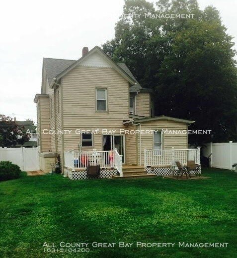 Building Photo - 2 Bedroom 2nd floor Floor Rental