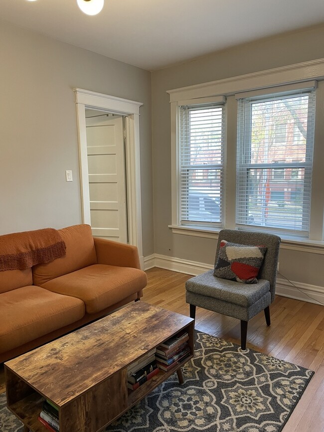 Foto del edificio - 6346 N Wayne Ave