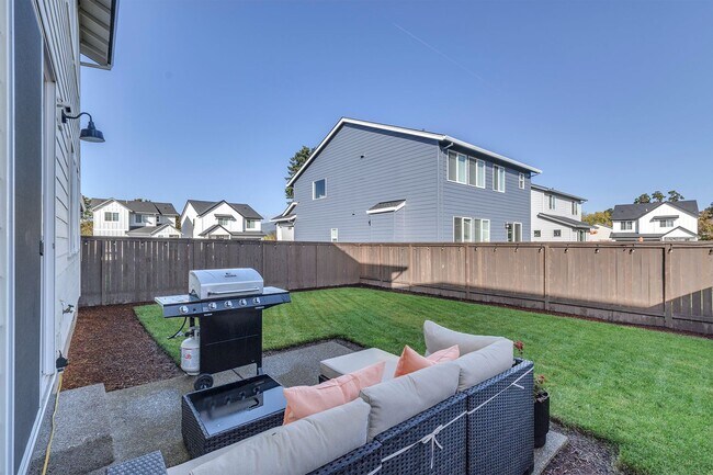 Foto del edificio - New 4 bedroom, 2.5 bath home in NW McMinnville