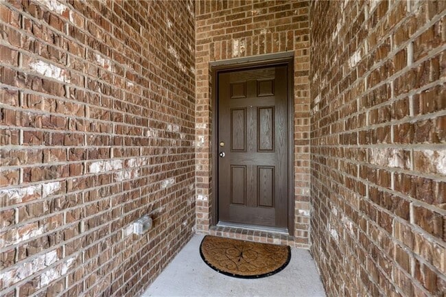 Building Photo - 14400 Lake Victor Dr