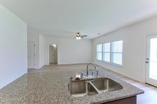 Building Photo - 203 Foggy Ln