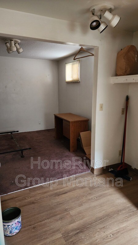 Building Photo - 705 S 2nd St W