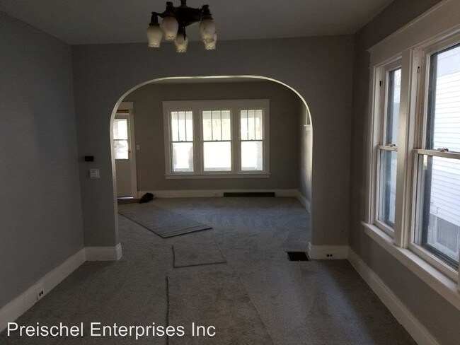 Building Photo - 3 br, 1 bath House - 18 Richlawn Ave