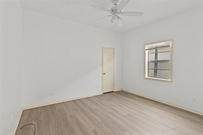 Foto del edificio - 1521 Avenue O