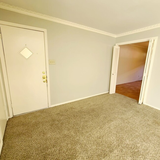Foto del edificio - Spacious 2-Bedroom, 2-Bath Condo near SMU ...