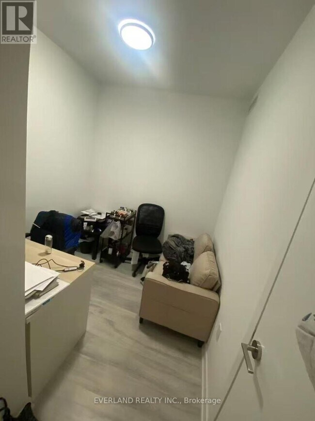 Photo du bâtiment - 8 Olympic Gdn Dr