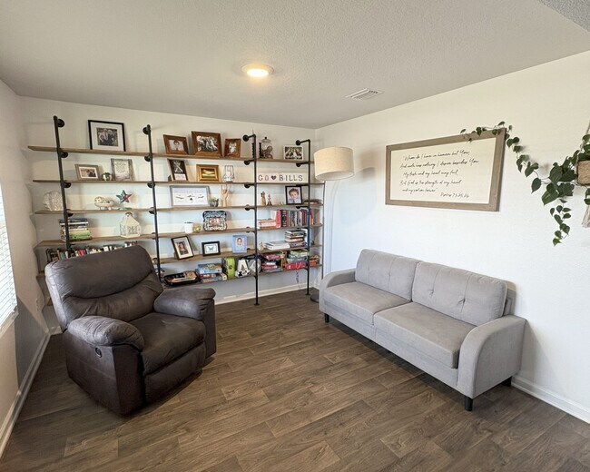 Foto del edificio - 5695 Guinevere Ln