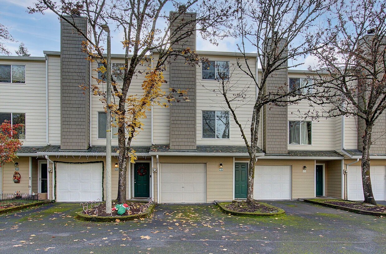 Foto principal - SALMON CREEK ~ WATERS EDGE CONDOS~ LARGE 2 Bd 2.5 Ba!