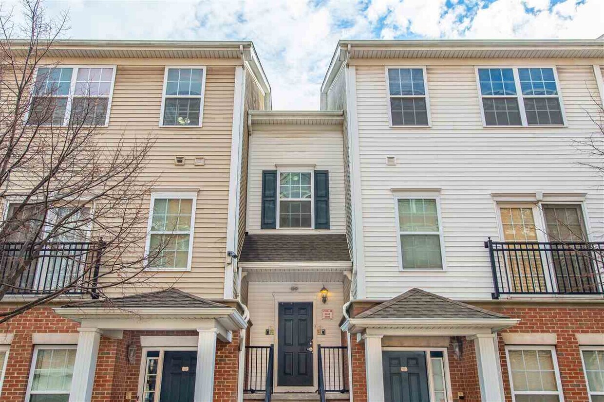 4 Greenwich Dr Unit 607, Jersey City, NJ 07305 Condo for Rent in Jersey City, NJ