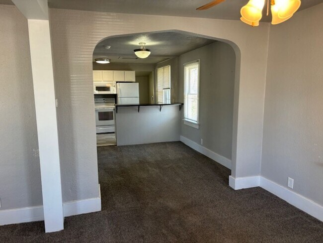 Foto del edificio - 839 N Jefferson St