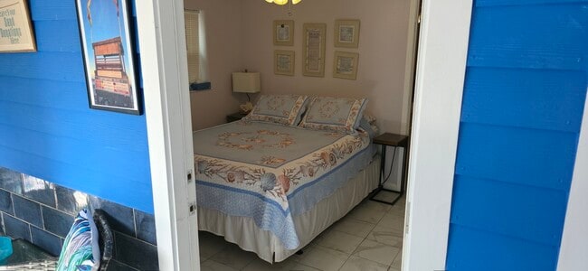 Building Photo - 1915 Avenue O 1/2