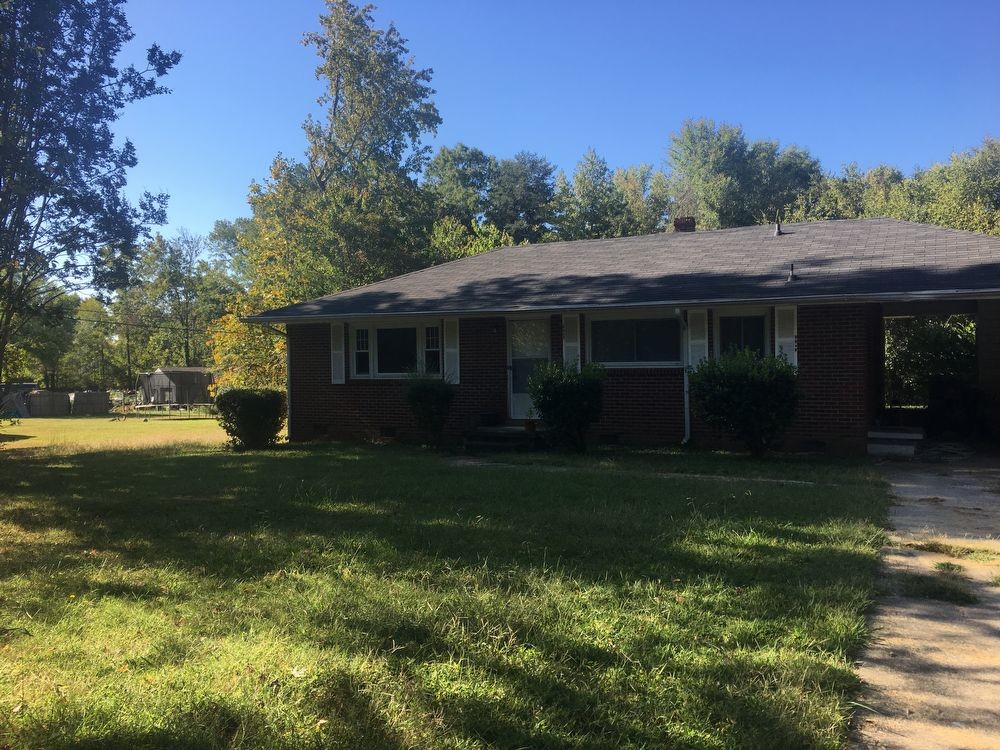 Primary Photo - Three bedroom one bath