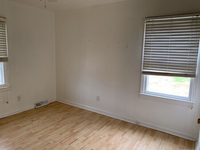 Foto del edificio - Nice 3BR, 1 Ba home on a corner lot