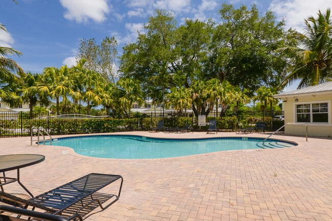 Building Photo - 3902 Sabal Way