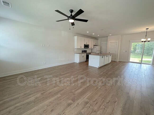 Foto del edificio - 7800 Park Gate Dr