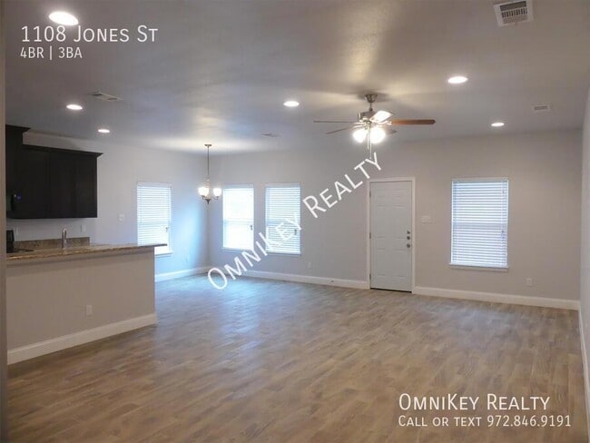 Building Photo - 1108 Jones St