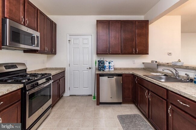 Building Photo - 4455 Driftwood Dr