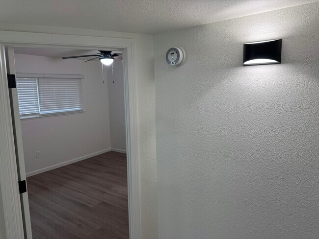 Foto del edificio - 2118 N Glenn Ave