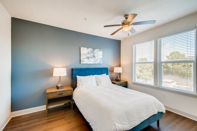 Foto del edificio - 540 Trinity Ln N