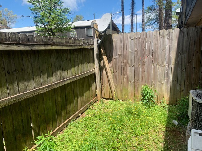 Foto del edificio - 1867 Myrtle Dr SW