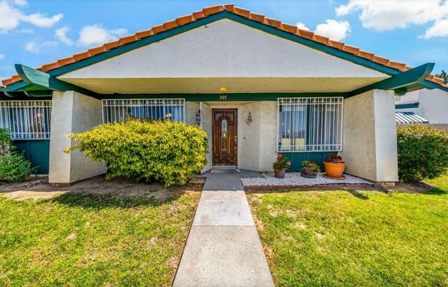 Building Photo - 305 King Ct