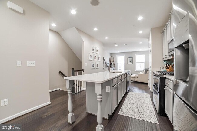Foto del edificio - 516 Pebblebrook Ln