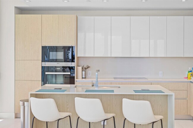 Building Photo - 3100 N Ocean Dr