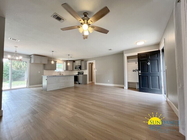 Building Photo - Renovated 3 Bedroom Home in Mary Esther!