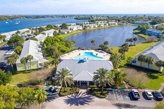 Building Photo - 102 Pompano Dr SE