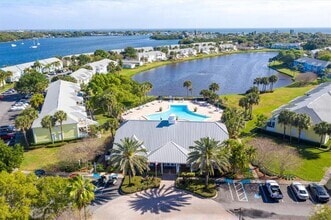 Building Photo - 102 Pompano Dr SE