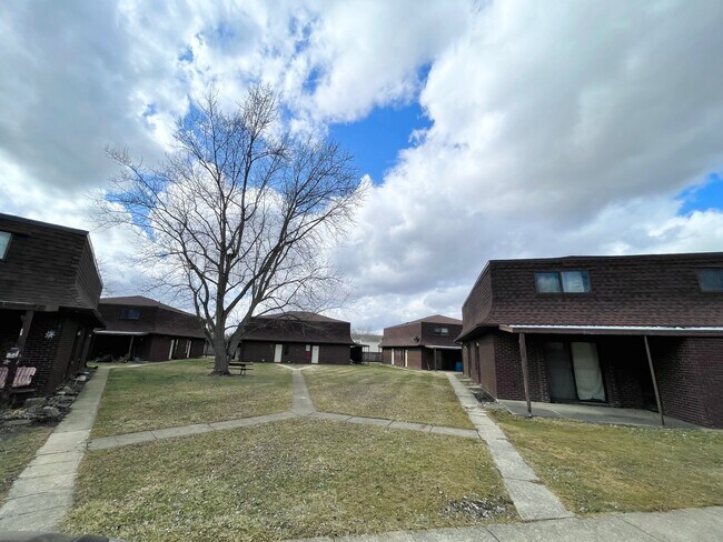 Foto del edificio - 166 Briarwood Dr