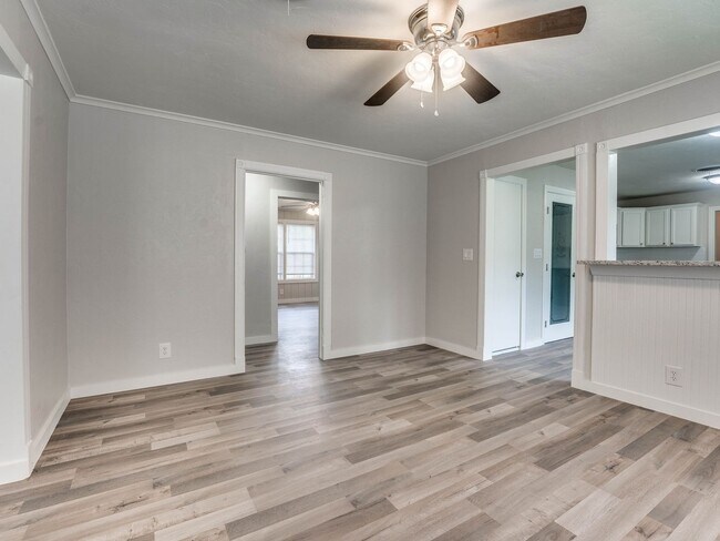 Building Photo - 3 bed, 2 bath home in Shawnee!