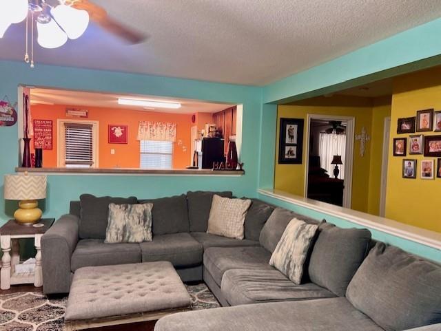 Foto del edificio - 7907 Owl Ln