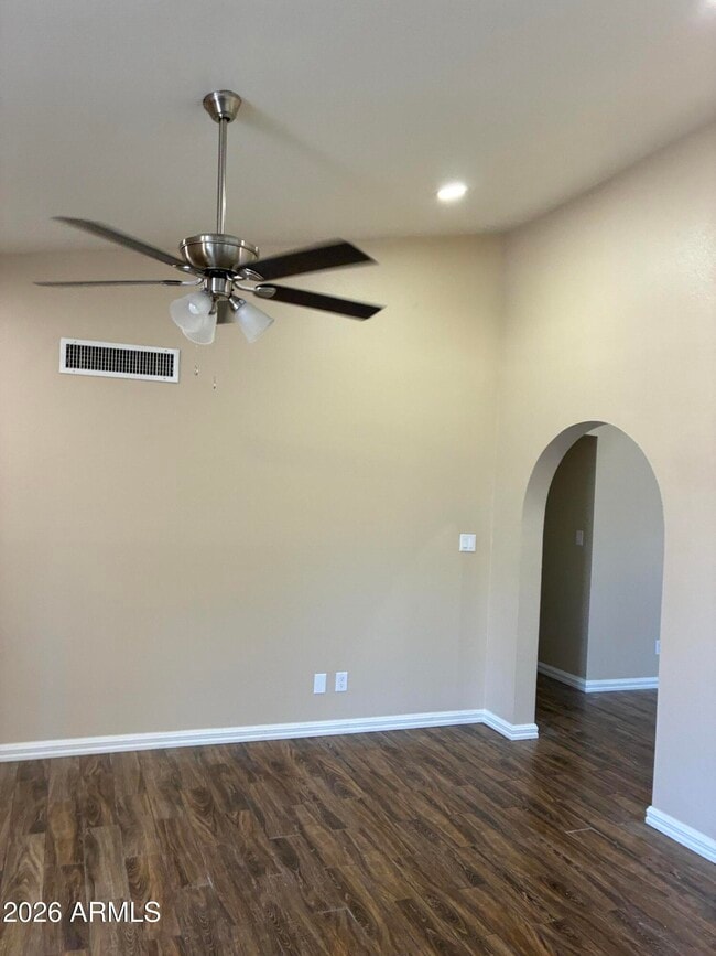 Foto del edificio - 1331 W Stottler Dr
