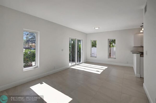 Building Photo - 1108 S 20th Ave